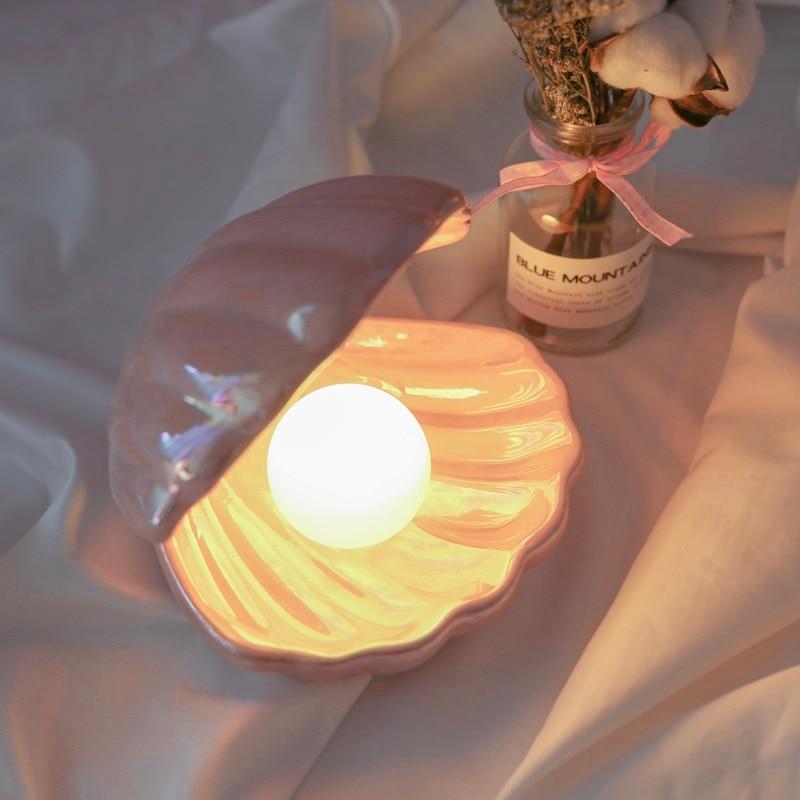 Sirenita - Pearl &amp; Shell Desk Lamp