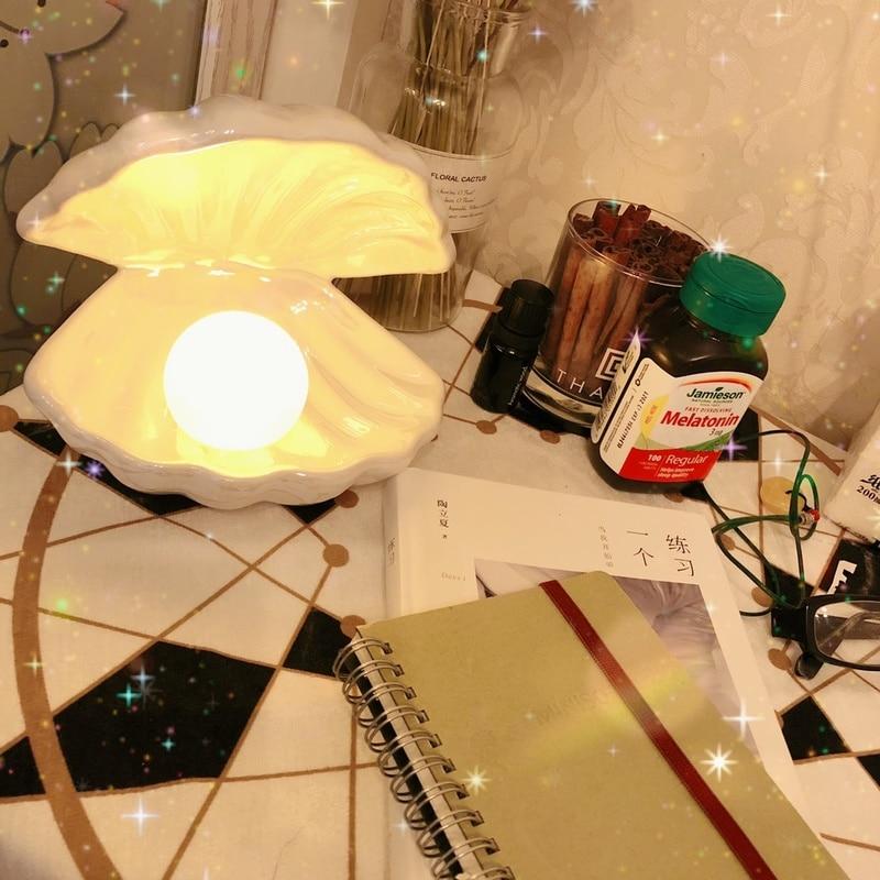 Sirenita - Pearl &amp; Shell Desk Lamp