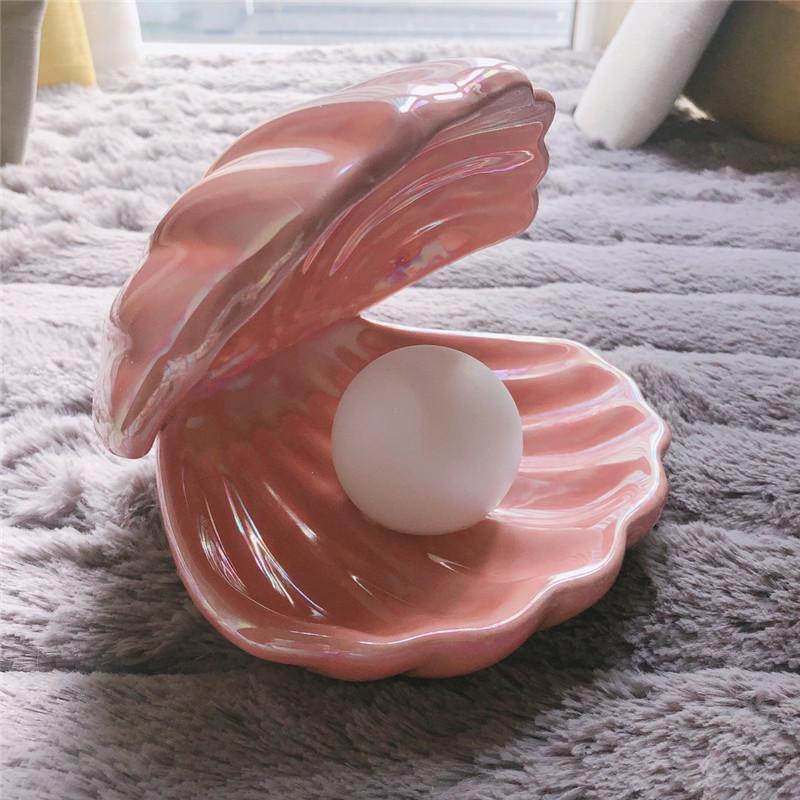 Sirenita - Pearl &amp; Shell Desk Lamp