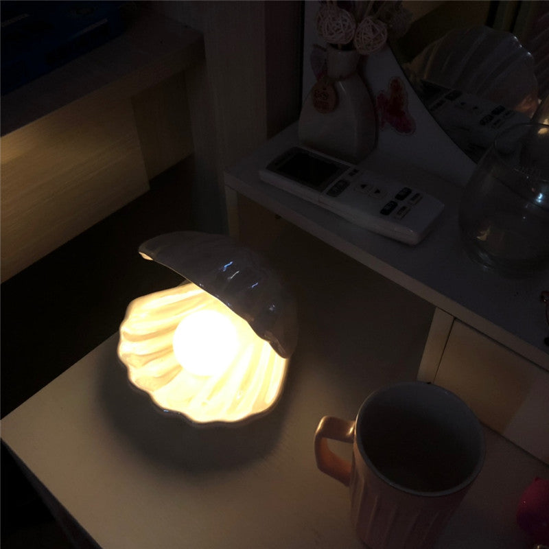 Sirenita - Pearl &amp; Shell Desk Lamp