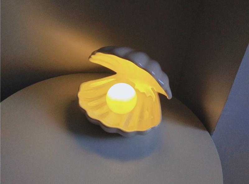 Sirenita - Pearl &amp; Shell Desk Lamp