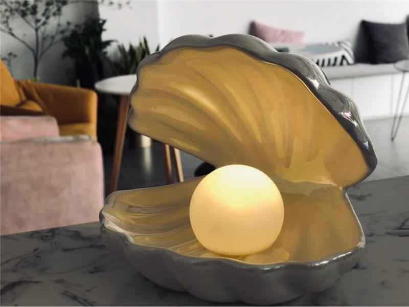 Sirenita - Pearl &amp; Shell Desk Lamp