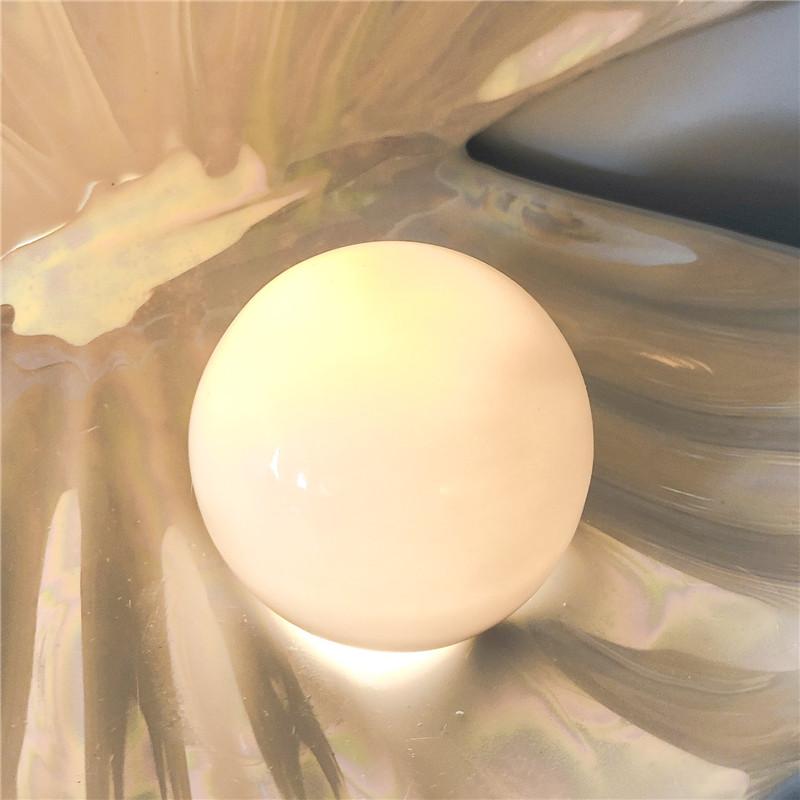 Sirenita - Pearl &amp; Shell Desk Lamp