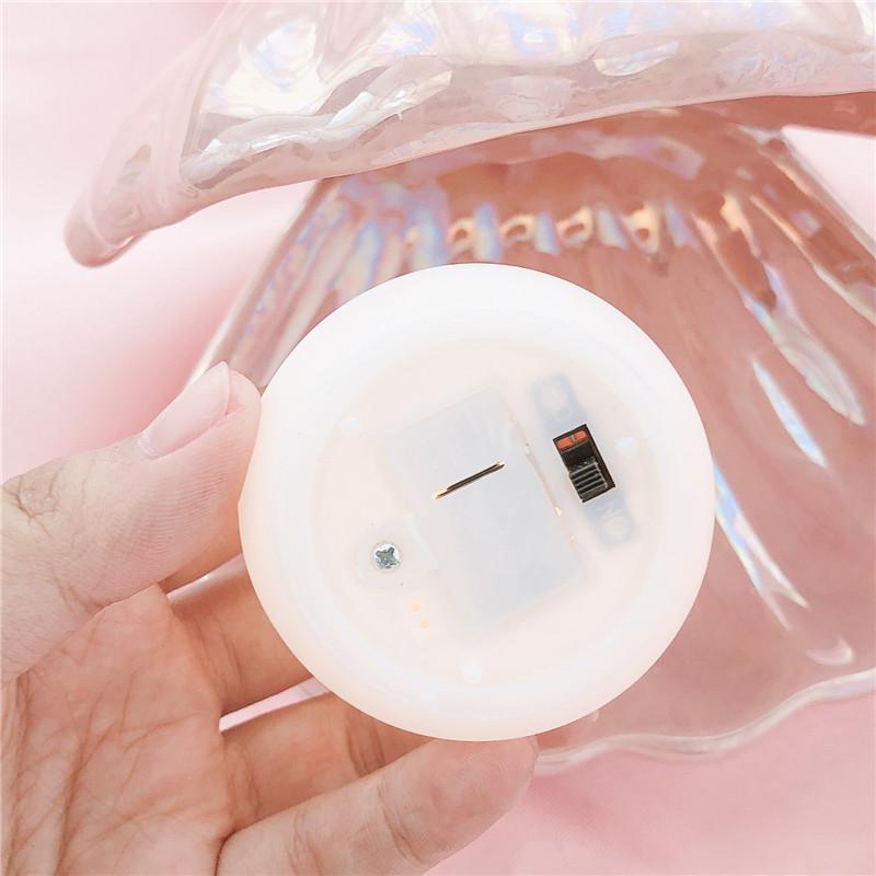 Sirenita - Pearl &amp; Shell Desk Lamp