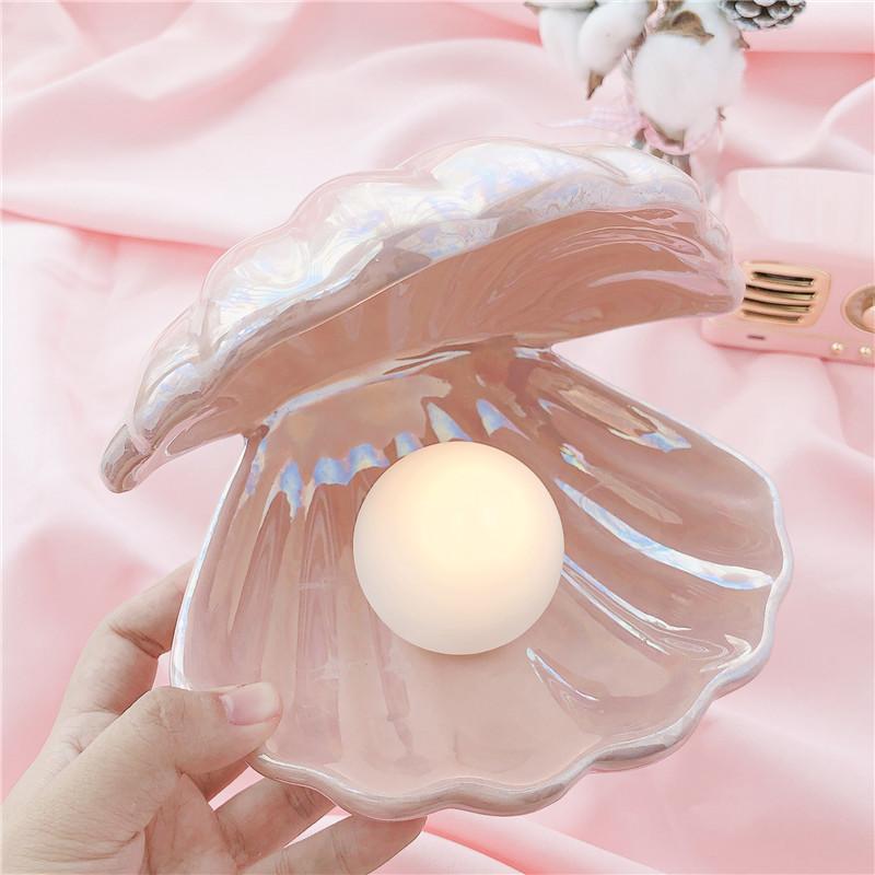 Sirenita - Pearl &amp; Shell Desk Lamp