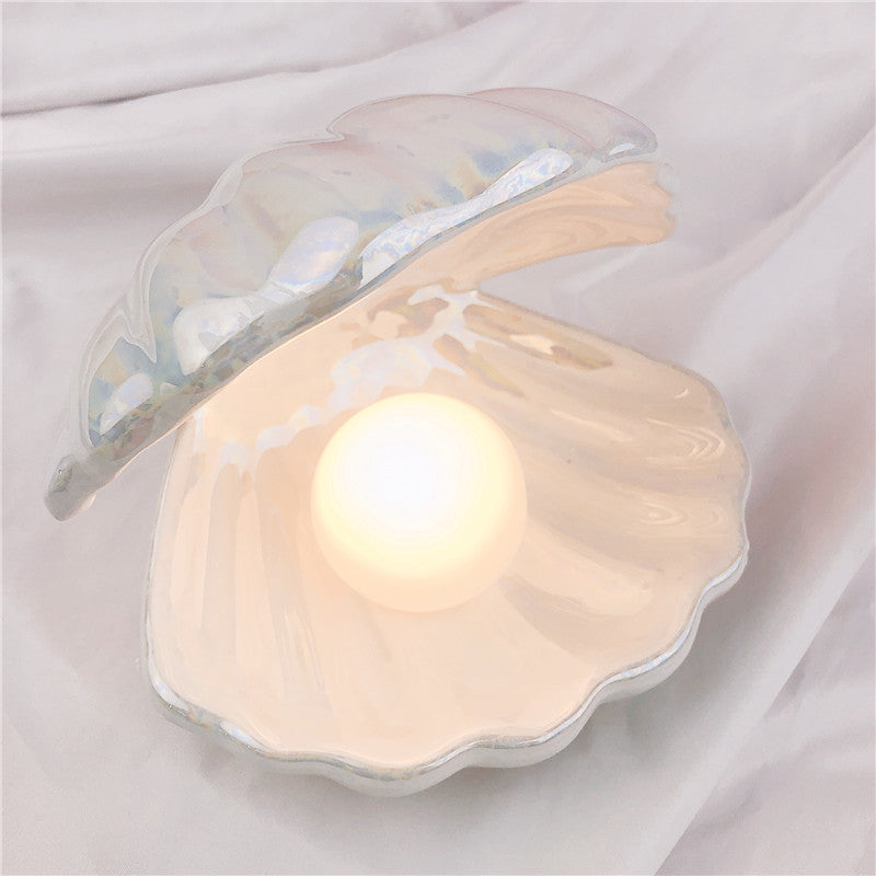 Sirenita - Pearl &amp; Shell Desk Lamp