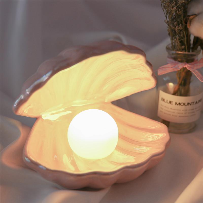 Sirenita - Pearl &amp; Shell Desk Lamp