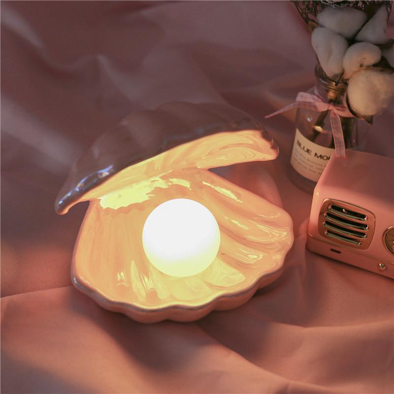 Sirenita - Pearl &amp; Shell Desk Lamp